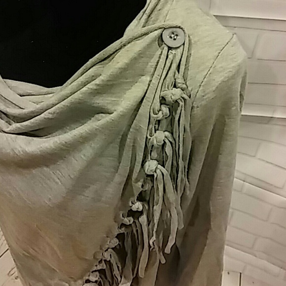 L⭐ Super Cute Gray Fringe Women's Cardigan NEW - Picture 5 of 6